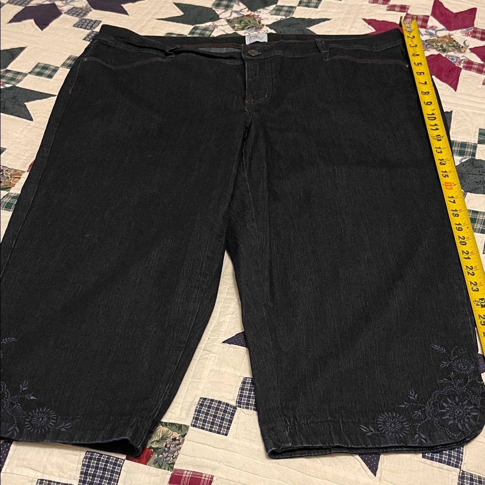 Women’s Dark Navy Denim Capris size 22W Average JMS Brand
